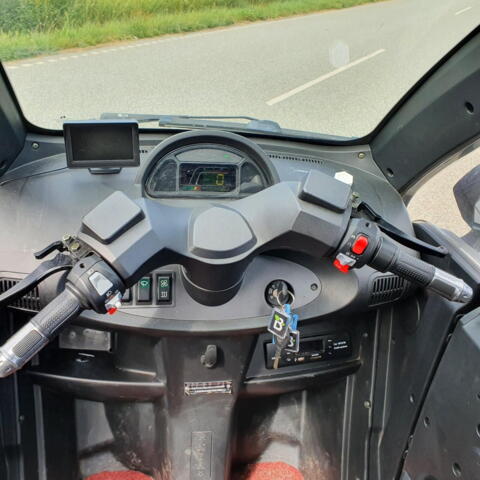 Brugt Koksgrå TOL T414 kabinescooter, årgang 2019, kørt 8270 km. -  lille knallert